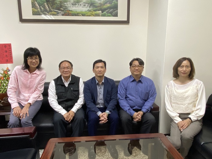 2021/3/10 宜新實業股份有限公司獎助學金邱董事長頒獎圖片
